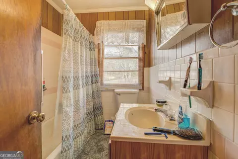 Bath - 908 Nelson St, Jackson, GA 30233 photo 1 of 2