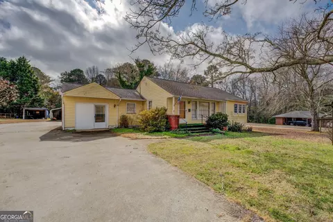 Exterior - 908 Nelson St, Jackson, GA 30233 photo 2 of 6