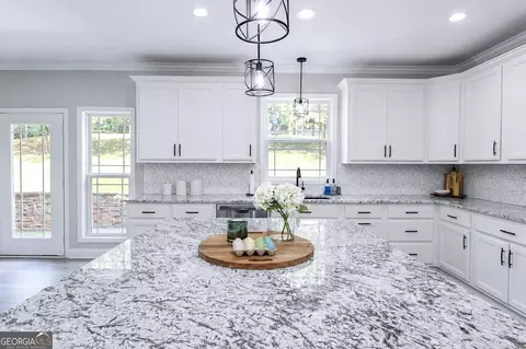 Kitchen - 3085 Old Dalton Rd NE, Rome, GA 30165 photo 4 of 7