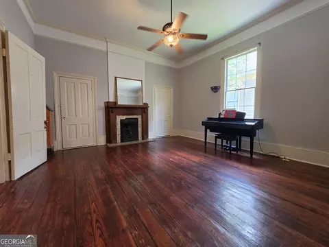 Living - 992 Spring St, Macon, GA 31201 photo 1 of 2