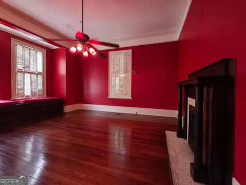 Living - 992 Spring St, Macon, GA 31201 photo 2 of 2