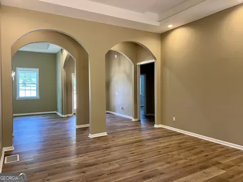 Living - 599 Chambers Rd, Commerce, GA 30530 photo 3 of 7
