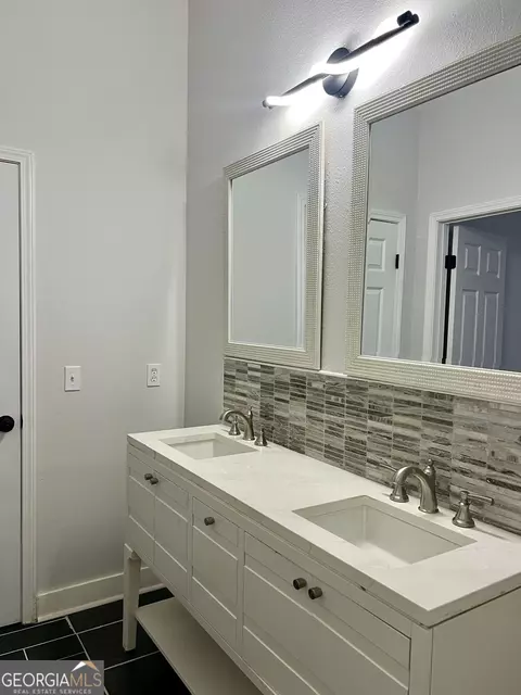 Bath - 599 Chambers Rd, Commerce, GA 30530 photo 7 of 8