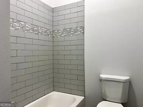 Bath - 599 Chambers Rd, Commerce, GA 30530 photo 6 of 8