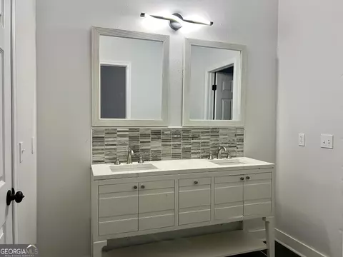 Bath - 599 Chambers Rd, Commerce, GA 30530 photo 5 of 8