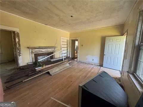 Living - Undisclosed, Macon, GA 31204 photo 2 of 4