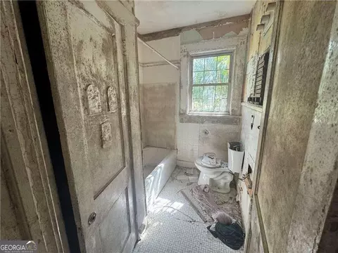 Bath - Undisclosed, Macon, GA 31204 photo 2 of 2