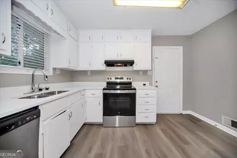 Kitchen - 139 Caldwell Dr, Hampton, GA 30228 photo 1 of 2
