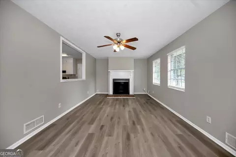 Living - 139 Caldwell Dr, Hampton, GA 30228 photo 2 of 6