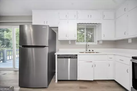 Kitchen - 139 Caldwell Dr, Hampton, GA 30228 photo 2 of 2