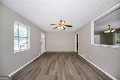 Living - 139 Caldwell Dr, Hampton, GA 30228 photo 3 of 6