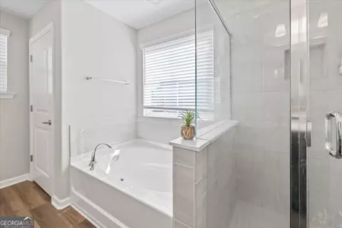 Bath - 8 Chimney Ct, Savannah, GA 31407 photo 3 of 3