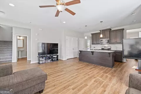 Entry Way - 8 Chimney Ct, Savannah, GA 31407 photo 4 of 5