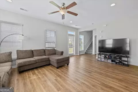 Living - 8 Chimney Ct, Savannah, GA 31407 photo 2 of 3