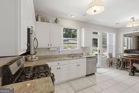 Kitchen - 940 River Cove Dr, Dacula, GA 30019 photo 2 of 3