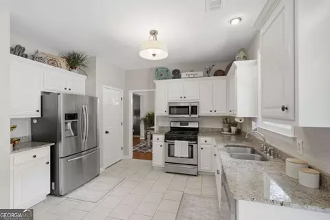 Kitchen - 940 River Cove Dr, Dacula, GA 30019 photo 3 of 3