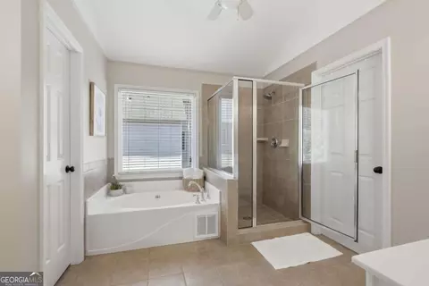 Bath - 940 River Cove Dr, Dacula, GA 30019 photo 2 of 4