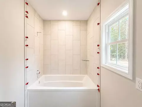 Bath - 375 Canoochee Dr, Claxton, GA 30417 photo 4 of 4