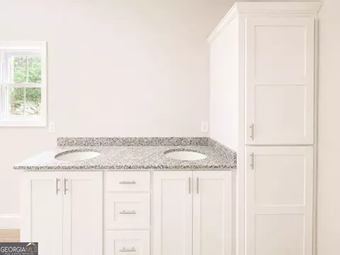 Bath - 375 Canoochee Dr, Claxton, GA 30417 photo 2 of 4