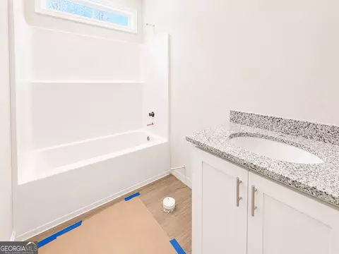 Bath - 375 Canoochee Dr, Claxton, GA 30417 photo 1 of 4