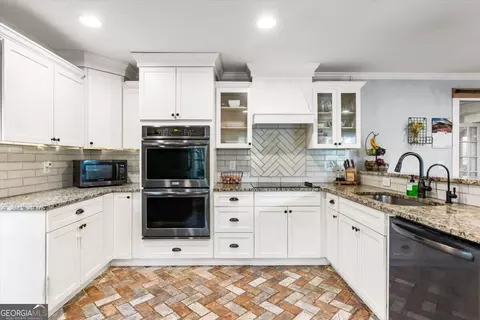 Kitchen - 85 Andrew Rd, Covington, GA 30016 photo 4 of 6