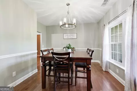 Dining - 980 Falls Rd, Toccoa, GA 30577 photo 2 of 2