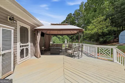 Exterior - 980 Falls Rd, Toccoa, GA 30577 photo 4 of 12