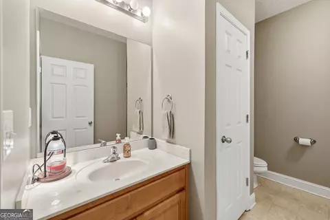 Bath - 980 Falls Rd, Toccoa, GA 30577 photo 3 of 4