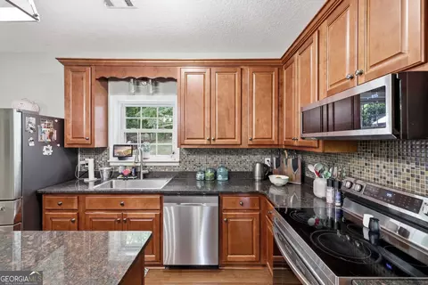 Kitchen - 980 Falls Rd, Toccoa, GA 30577 photo 4 of 5