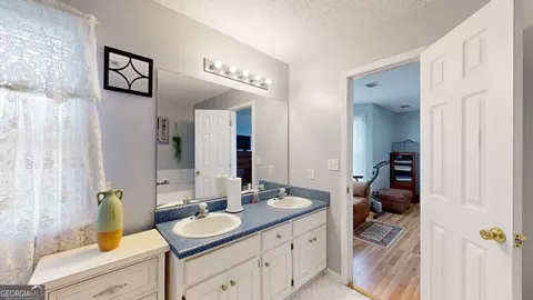 Bath - 157 Scarlett Ohara Dr, Ailey, GA 30410 photo 3 of 3