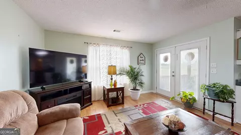 Entry Way - 157 Scarlett Ohara Dr, Ailey, GA 30410 photo 2 of 4