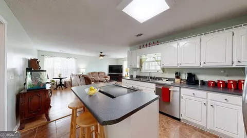 Kitchen - 157 Scarlett Ohara Dr, Ailey, GA 30410 photo 1 of 4