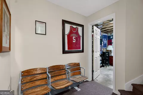 Entry Way - 227 Ashford Cir, Lagrange, GA 30240 photo 6 of 6