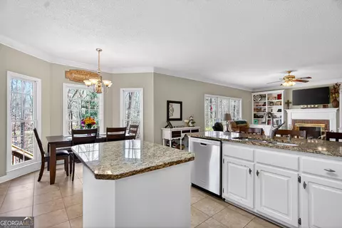 Kitchen - 227 Ashford Cir, Lagrange, GA 30240 photo 4 of 4