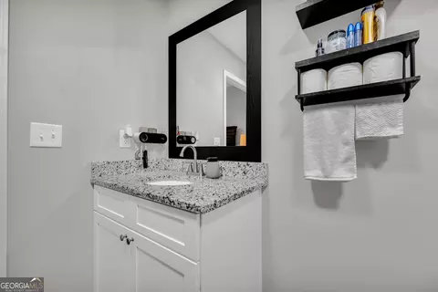 Bath - 71 Adaline Ct, Carnesville, GA 30521 photo 4 of 5