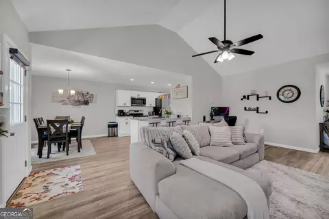 Entry Way - 71 Adaline Ct, Carnesville, GA 30521 photo 7 of 7