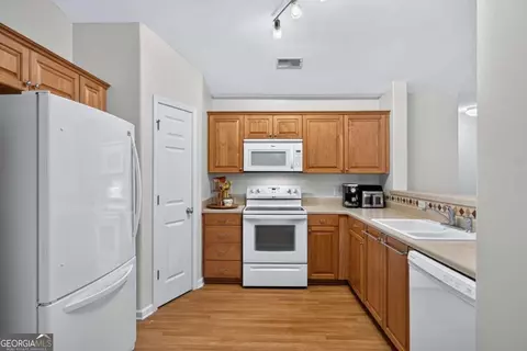 Kitchen - 137 Spring Lakes Dr, Savannah, GA 31407 photo 1 of 3