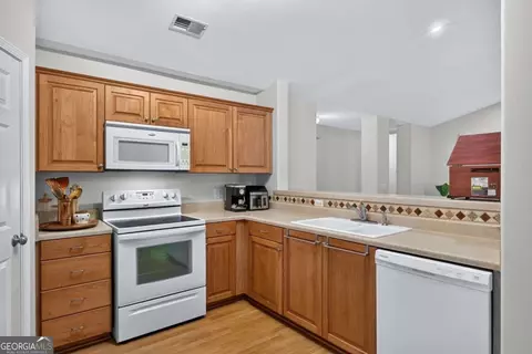 Kitchen - 137 Spring Lakes Dr, Savannah, GA 31407 photo 2 of 3