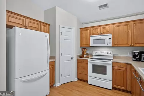 Kitchen - 137 Spring Lakes Dr, Savannah, GA 31407 photo 3 of 3