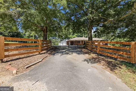 Exterior - 6344 Mize Rd, Toccoa, GA 30577 photo 12 of 18