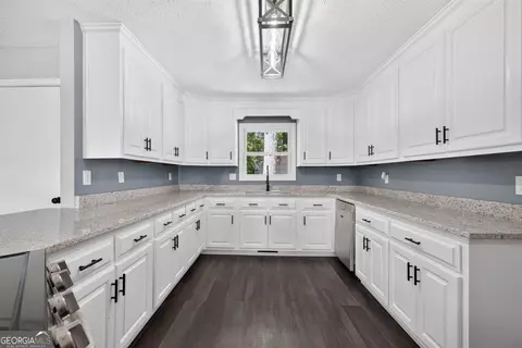 Kitchen - 3141 Highway 172 E, Bowman, GA 30624 photo 4 of 6