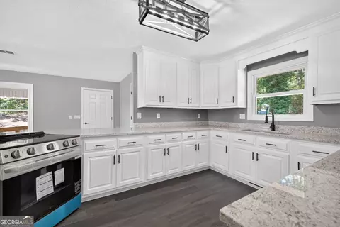 Kitchen - 3141 Highway 172 E, Bowman, GA 30624 photo 5 of 6