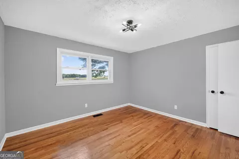 Bedroom - 3141 Highway 172 E, Bowman, GA 30624 photo 2 of 4