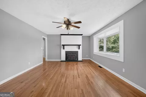 Living - 3141 Highway 172 E, Bowman, GA 30624 photo 3 of 5