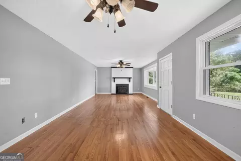 Living - 3141 Highway 172 E, Bowman, GA 30624 photo 2 of 5