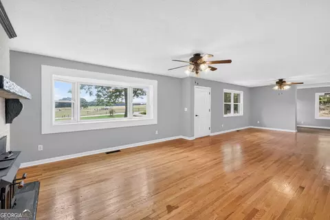 Living - 3141 Highway 172 E, Bowman, GA 30624 photo 4 of 5
