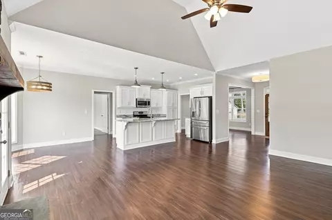 Living - 5 Ellen Ct SW, Rome, GA 30165 photo 2 of 5