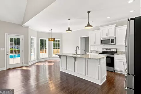Kitchen - 5 Ellen Ct SW, Rome, GA 30165 photo 2 of 3