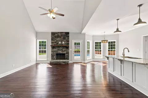 Living - 5 Ellen Ct SW, Rome, GA 30165 photo 4 of 5