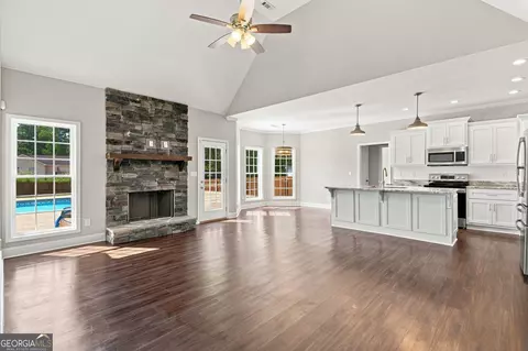 Living - 5 Ellen Ct SW, Rome, GA 30165 photo 3 of 5